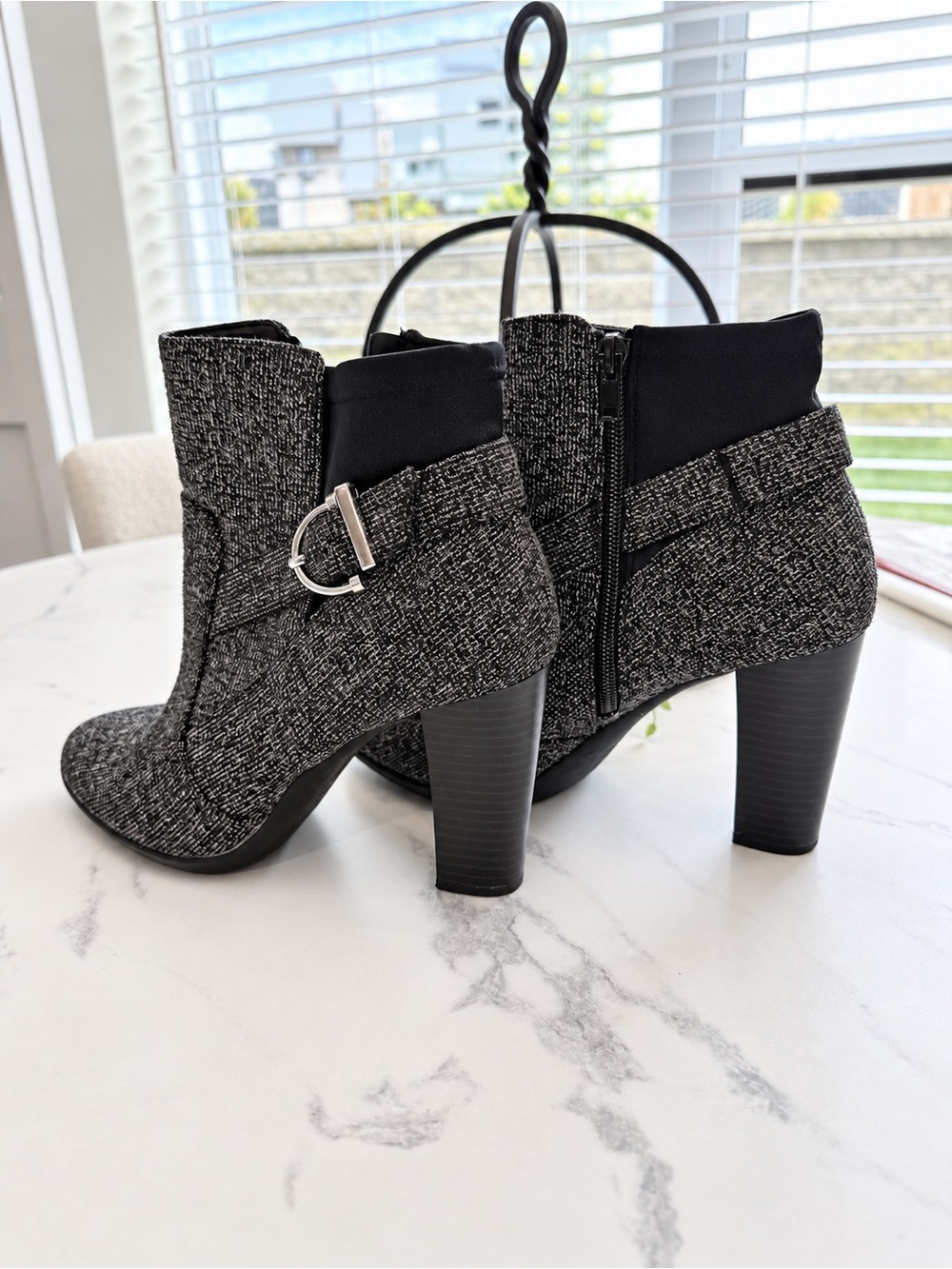 Kelly & Katie Larix Black Gray Textured Ankle Booties Size 8M Buckle Block Heel